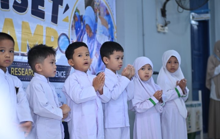Ikrar Pagi & Berdoa 