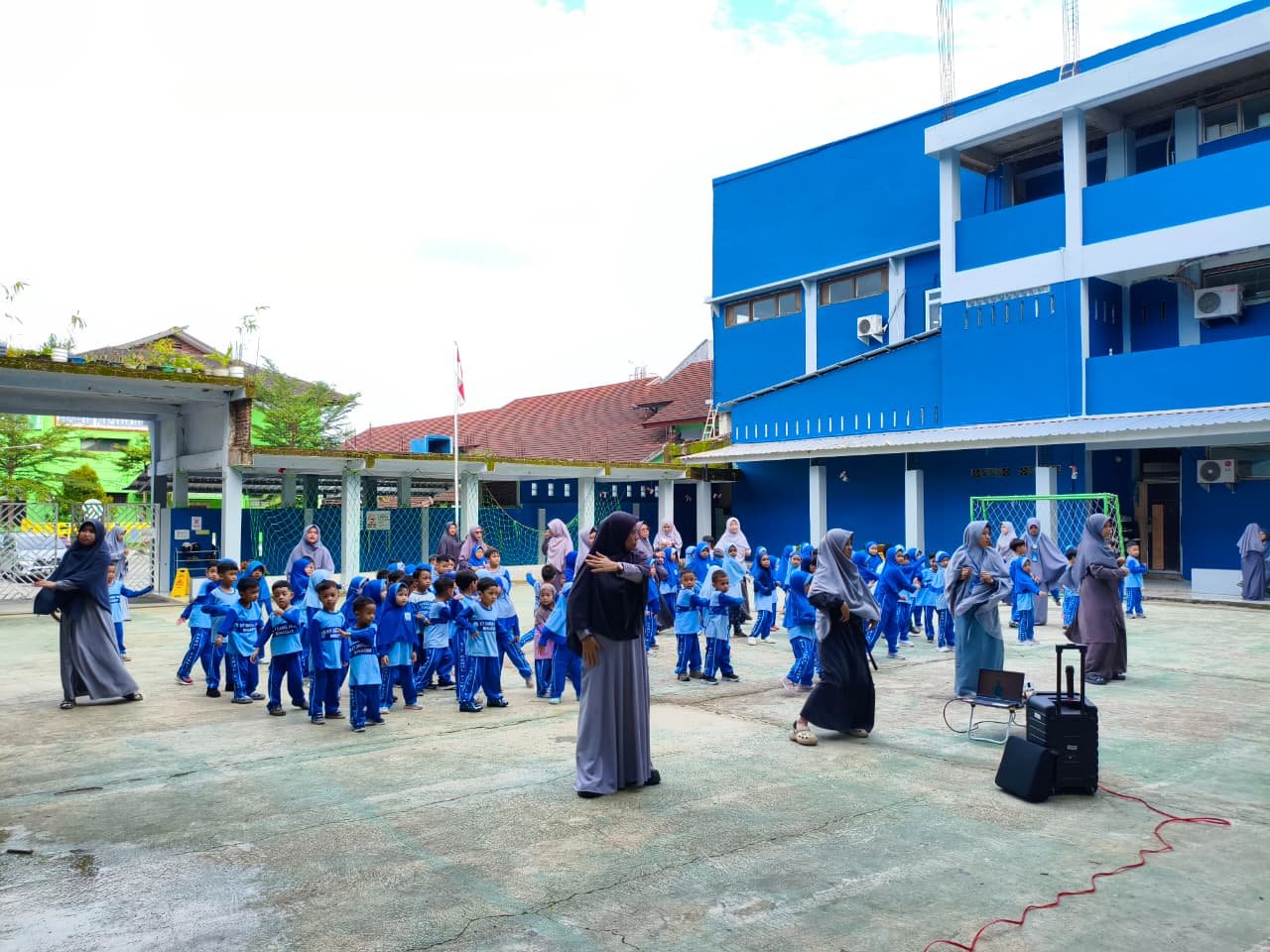 Senam di hari Jum'at 